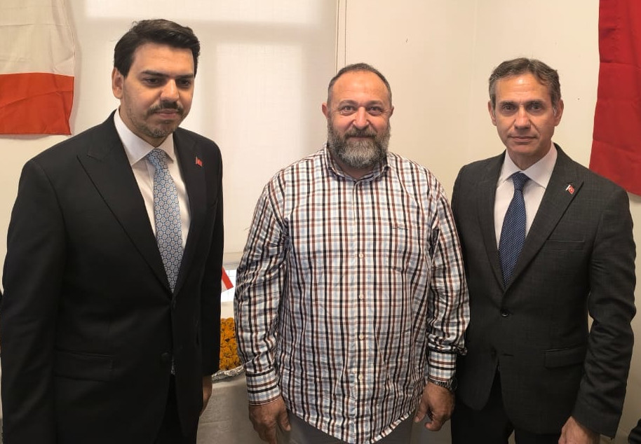 surrounded by Turkish ambassador in Lebanon Mrad Letim and Abdullah Eren